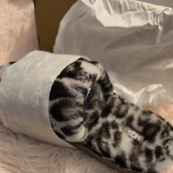 Brand-new never worn Ugg Fluff Yeah Zebra print women's size 9! - Picture 9 of 14